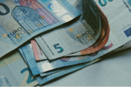 De registratiekosten betalen